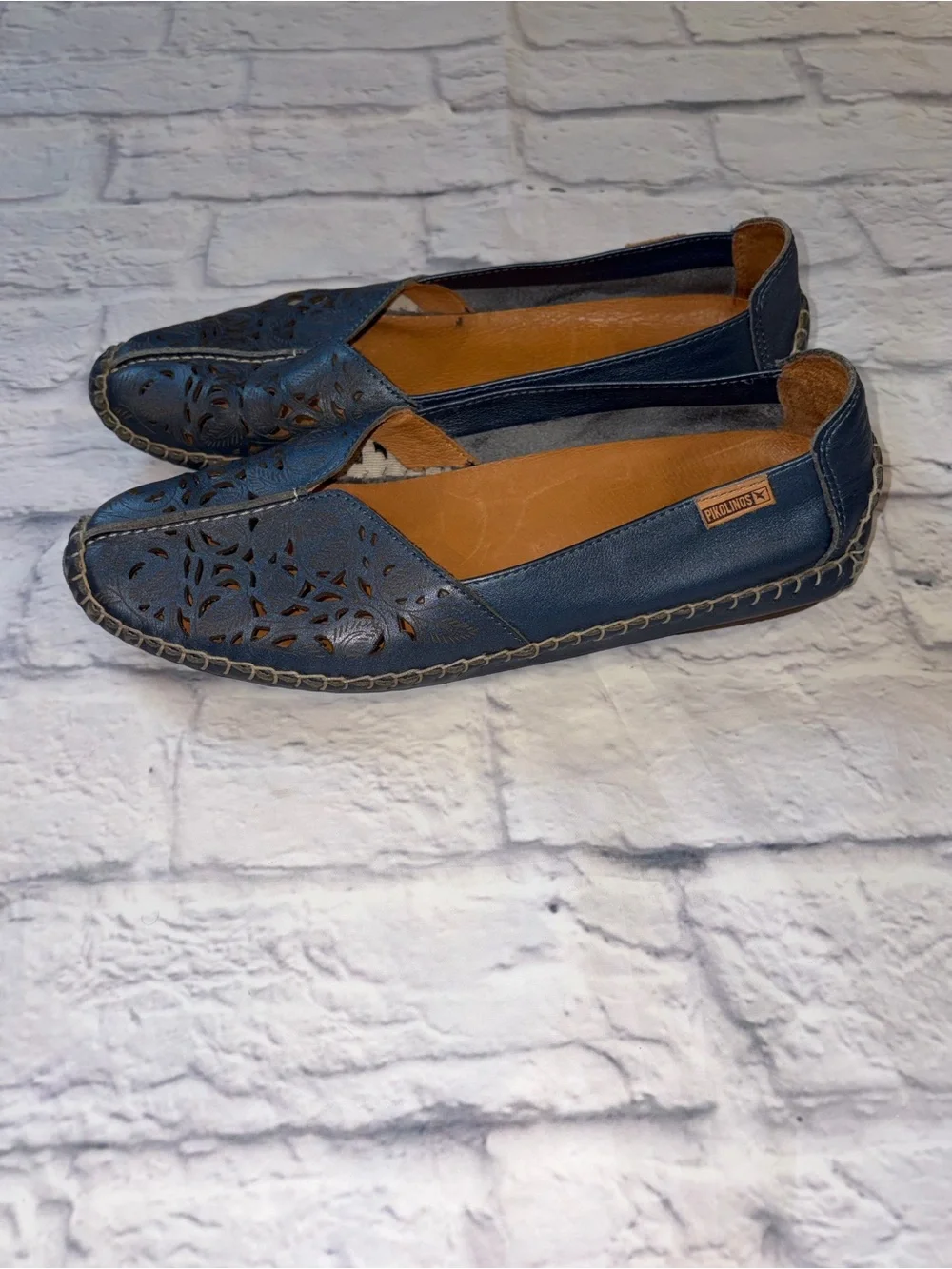 Pikolinos Jerez 578 Floral Perforated Leather Loafers. Size 39